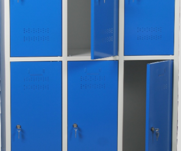 Niebieskie szafki metalowe zamykane na klucz